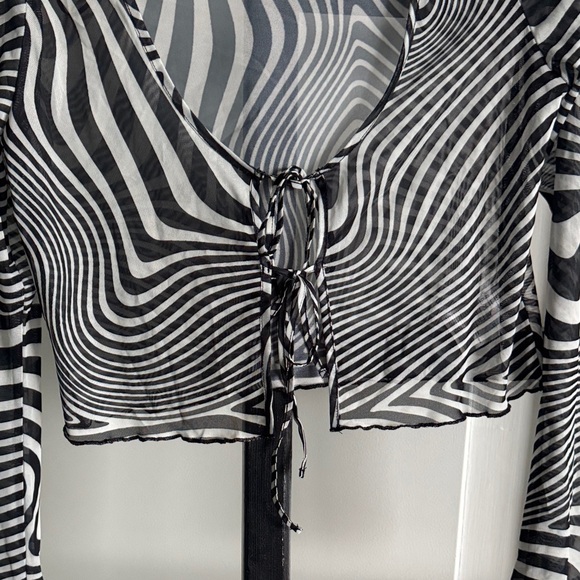 NWOT H&M Zebra mesh Women's Top tie front - Picture 2 of 4